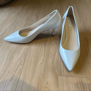 Cole Haan White Leather Pointed Kitten Heel